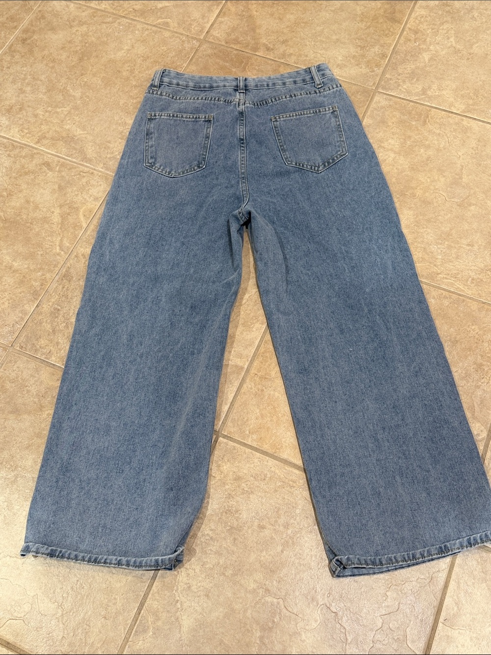Women’s wide leg jeans. Size medium - Picture 3 of 3